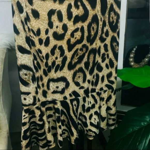 RE-STOCKED Leopard Print Stretchy Peplum Skirt - Picture 2 of 6